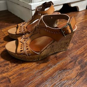 Adorable wedge sandals